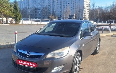 Opel Astra J, 2011 год, 670 000 рублей, 1 фотография