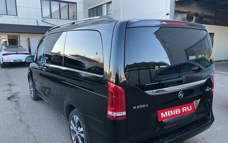 Mercedes-Benz V-Класс, 2017 год, 5 550 000 рублей, 6 фотография