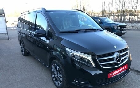 Mercedes-Benz V-Класс, 2017 год, 5 550 000 рублей, 4 фотография