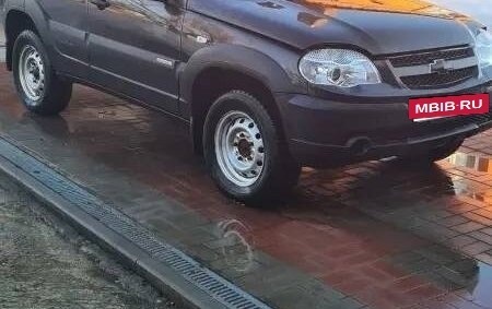 Chevrolet Niva I рестайлинг, 2016 год, 630 000 рублей, 2 фотография