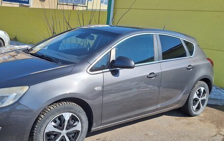Opel Astra J, 2011 год, 670 000 рублей, 2 фотография