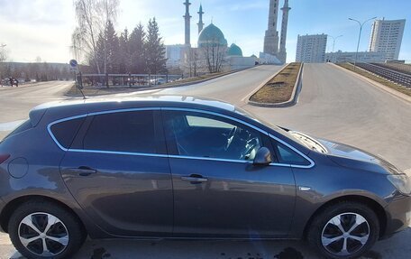 Opel Astra J, 2011 год, 670 000 рублей, 6 фотография