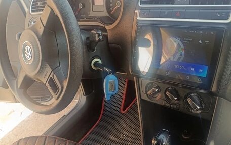 Volkswagen Polo VI (EU Market), 2011 год, 590 000 рублей, 2 фотография