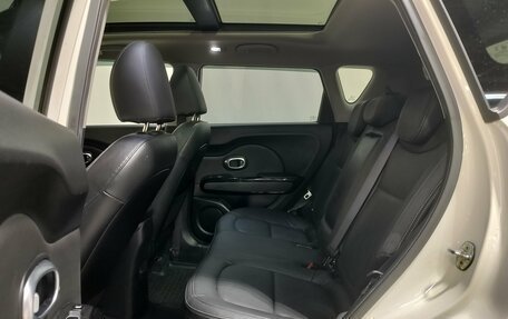 KIA Soul II рестайлинг, 2018 год, 1 680 000 рублей, 22 фотография