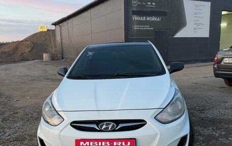 Hyundai Solaris II рестайлинг, 2013 год, 850 000 рублей, 2 фотография