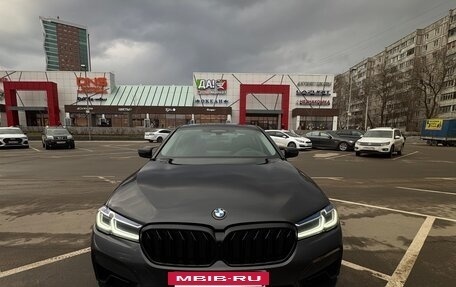 BMW 5 серия, 2020 год, 5 700 000 рублей, 2 фотография
