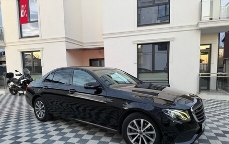 Mercedes-Benz E-Класс, 2020 год, 2 750 000 рублей, 3 фотография