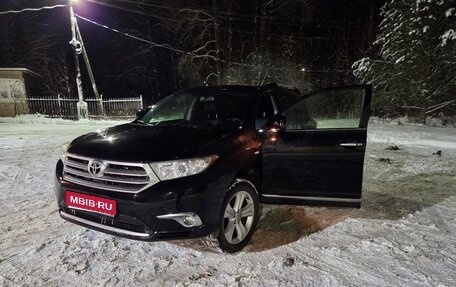 Toyota Highlander III, 2012 год, 1 640 000 рублей, 1 фотография