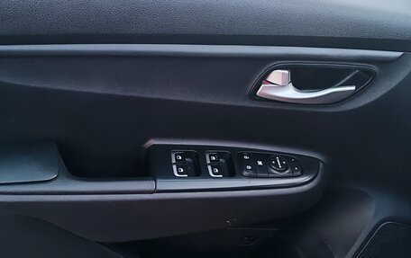 KIA Rio IV, 2021 год, 1 590 000 рублей, 15 фотография