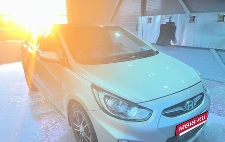 Hyundai Solaris II рестайлинг, 2013 год, 650 000 рублей, 3 фотография