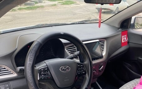 Hyundai Solaris II рестайлинг, 2019 год, 630 000 рублей, 4 фотография