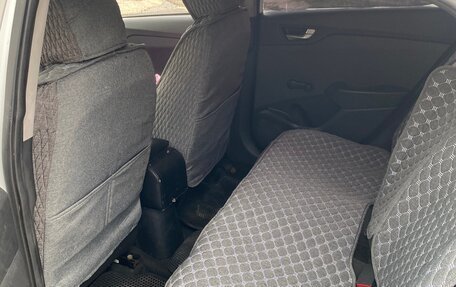 Hyundai Solaris II рестайлинг, 2019 год, 630 000 рублей, 5 фотография