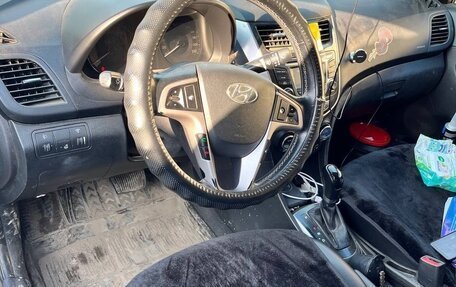 Hyundai Solaris II рестайлинг, 2015 год, 1 300 000 рублей, 9 фотография