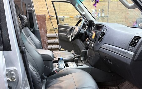 Mitsubishi Pajero IV, 2011 год, 2 100 000 рублей, 16 фотография