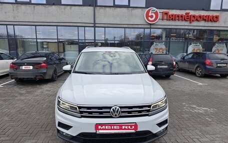 Volkswagen Tiguan II, 2018 год, 2 635 000 рублей, 2 фотография