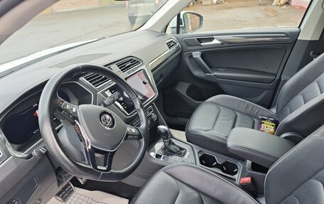 Volkswagen Tiguan II, 2018 год, 2 635 000 рублей, 10 фотография