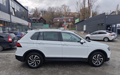 Volkswagen Tiguan II, 2018 год, 2 635 000 рублей, 8 фотография
