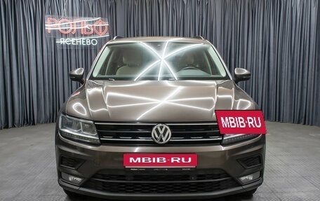 Volkswagen Tiguan II, 2019 год, 2 349 000 рублей, 2 фотография
