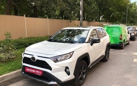 Toyota RAV4, 2022 год, 3 750 000 рублей, 2 фотография