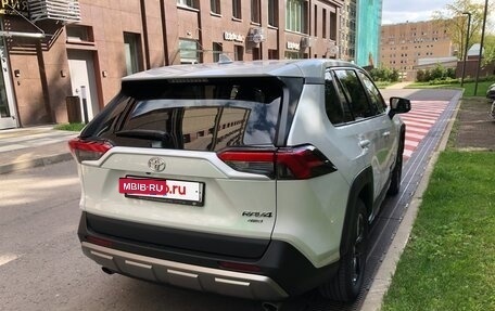 Toyota RAV4, 2022 год, 3 750 000 рублей, 8 фотография