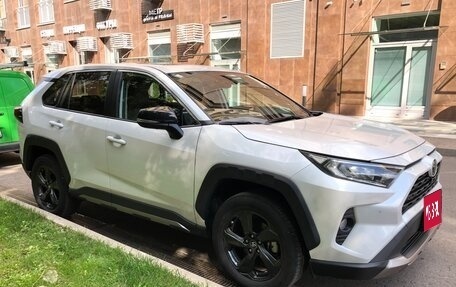 Toyota RAV4, 2022 год, 3 750 000 рублей, 6 фотография
