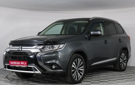 Mitsubishi Outlander III рестайлинг 3, 2018 год, 2 097 000 рублей, 1 фотография