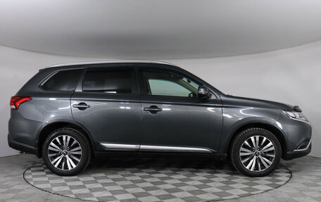 Mitsubishi Outlander III рестайлинг 3, 2018 год, 2 097 000 рублей, 4 фотография