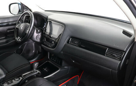 Mitsubishi Outlander III рестайлинг 3, 2018 год, 2 097 000 рублей, 10 фотография