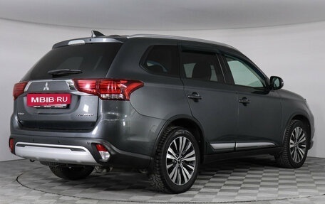 Mitsubishi Outlander III рестайлинг 3, 2018 год, 2 097 000 рублей, 5 фотография