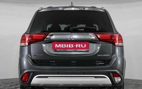 Mitsubishi Outlander III рестайлинг 3, 2018 год, 2 097 000 рублей, 6 фотография