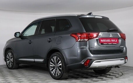 Mitsubishi Outlander III рестайлинг 3, 2018 год, 2 097 000 рублей, 7 фотография
