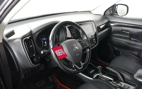 Mitsubishi Outlander III рестайлинг 3, 2018 год, 2 097 000 рублей, 9 фотография