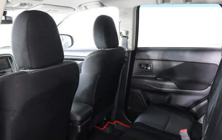 Mitsubishi Outlander III рестайлинг 3, 2018 год, 2 097 000 рублей, 12 фотография