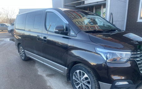 Hyundai Grand Starex Grand Starex I рестайлинг 2, 2018 год, 3 850 000 рублей, 2 фотография