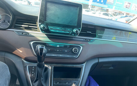 Hyundai Grand Starex Grand Starex I рестайлинг 2, 2018 год, 3 850 000 рублей, 11 фотография