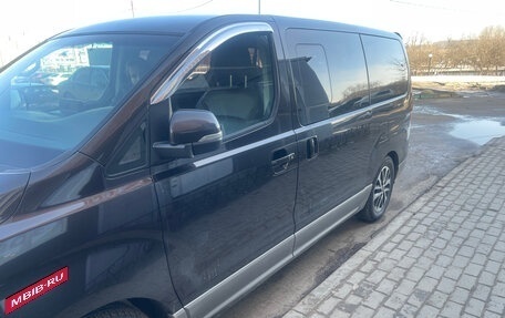 Hyundai Grand Starex Grand Starex I рестайлинг 2, 2018 год, 3 850 000 рублей, 6 фотография