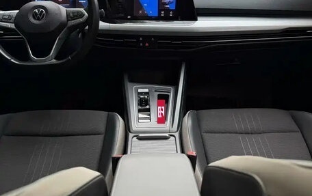 Volkswagen Golf VIII, 2022 год, 1 900 111 рублей, 4 фотография