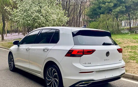 Volkswagen Golf VIII, 2022 год, 1 800 111 рублей, 4 фотография