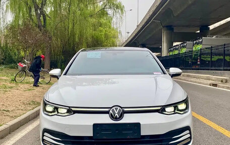 Volkswagen Golf VIII, 2022 год, 1 800 111 рублей, 2 фотография