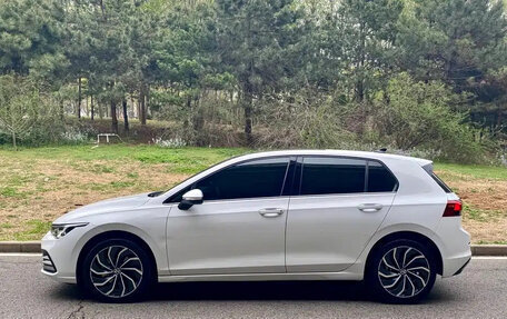 Volkswagen Golf VIII, 2022 год, 1 800 111 рублей, 3 фотография