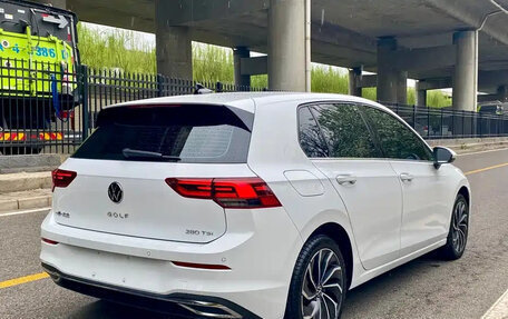 Volkswagen Golf VIII, 2022 год, 1 800 111 рублей, 6 фотография