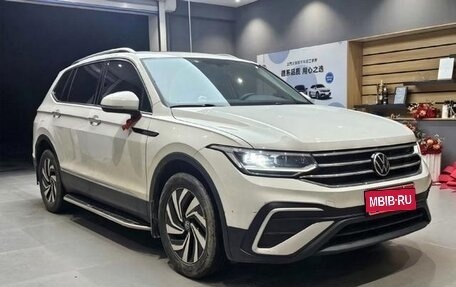 Volkswagen Tiguan II, 2022 год, 2 700 000 рублей, 1 фотография