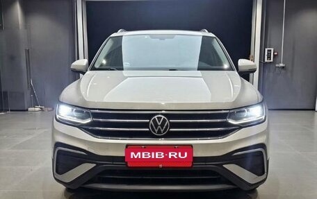 Volkswagen Tiguan II, 2022 год, 2 700 000 рублей, 2 фотография