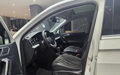 Volkswagen Tiguan II, 2022 год, 2 700 000 рублей, 7 фотография