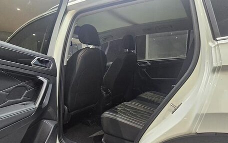 Volkswagen Tiguan II, 2022 год, 2 700 000 рублей, 8 фотография