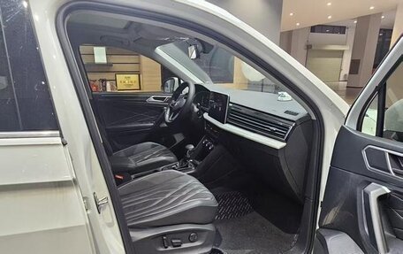 Volkswagen Tiguan II, 2022 год, 2 700 000 рублей, 9 фотография