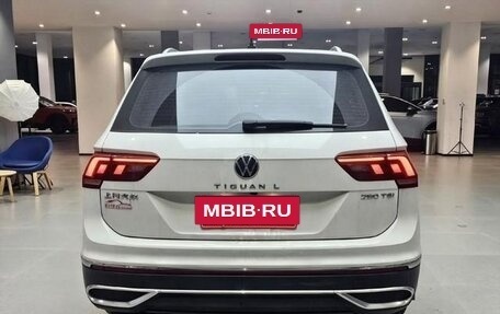 Volkswagen Tiguan II, 2022 год, 2 700 000 рублей, 5 фотография