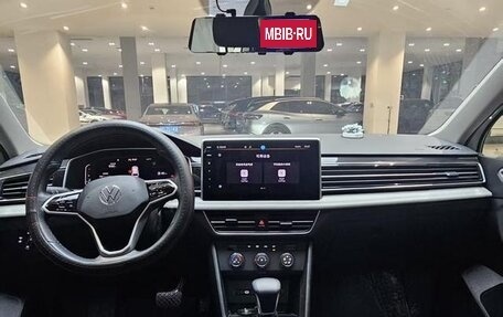 Volkswagen Tiguan II, 2022 год, 2 700 000 рублей, 10 фотография