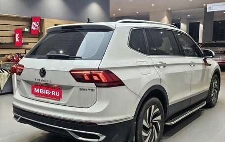 Volkswagen Tiguan II, 2022 год, 2 700 000 рублей, 6 фотография