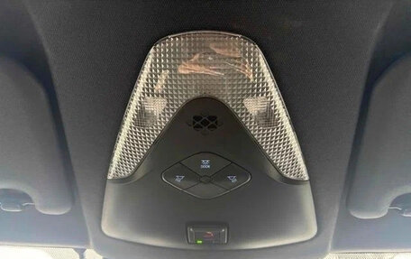 Toyota C-HR I рестайлинг, 2023 год, 1 950 060 рублей, 24 фотография